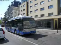 VMCV Nr. 108 (Van Hool A300CNG) am 26.4.2011 beim Bhf. Montreux.