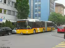 Postatuo/PU Stutz Nr. 145 (MAN A23) am 29.4.2011 beim Bahnhof Schlieren. Wegen eines Personenunfalls war die Strecke Altstetten - Birmensdorf an diesem Tag unterbrochen. Deshalb fuhren die S9 und S15 ab Altstetten nach Schlieren, wo das auf die Bahnersatzbusse umgestiegen werden musste, ansonsten fahren keine Postautos nach Schlieren.