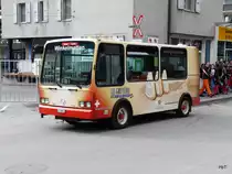OBZ Zermatt - Nr. 12  VS 98912 Vetter Elektrobus bei der Bushaltestelle vor dem Bahnhof in Zermatt am 24.04.2011

