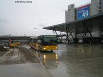Zweimal aussergew�hnlich sit dieses Bild. Denn zum einen f�hrt hier am 7.12.07 einen 4 t�riger Citaro G von Postauto dem Flughafen zu, wo es in der ganzen Schweiz h�chstens 2 Citaro G mit 4 T�ren gibt. Das Zweite, auf der Linie 510 werden normalerweise Standart Fahrzeuge eingesetzt.