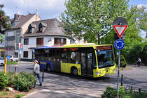 MB Citaro, Linie 870 des SVE, Betrieb ber RVK, mit Schrglage im Keisverkehr - 01.05.2011