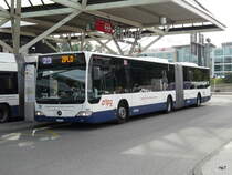 TPG - Mercedes Citaro Nr.187 GE 960571 unterwegs auf der Linie 23 bei der Haltestelle vor dem Flughafen in Genf am 07.05.2011