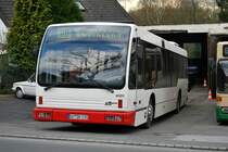 Den Oudsten B96 von Guntermann Reisen. Aufgenommen auf dem Betriebshof von Guntermann Reisen in Dortmund am 11.04.2010 whrend der ersten Dortmunder Fotosonderfahrt.