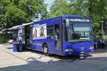 Am Bahnhof Luzern stand am 19. Mai 2011 dieser 3-trige Mercedes-Benz O 530  Citaro  mit Turmmotor. Seit kurzem ist er als Promobus fr Nivea im Einsatz.