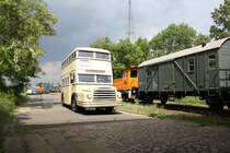 Der Berliner DO54 am 22.5.2011 im Magdeburger Hafen.
Hier kommt er von der letzten Rundfahrt des Tages wieder im Hafen an..