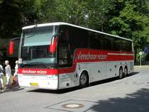 Ein Van Hool T 916 lsst am 29.05.2011 seine Rentnermeute auf Chemnitz los.