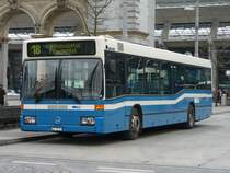 VBL - Mercedes O 405 N2  Nr.560  LU 15717 Bei der Haltestelle vor dem SBB Bahnhof Luzern am 18.11.2007