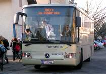 Mercedes INTEGRO  im Postbuseinsatz bringt  eine Ladung  Sch�ler zum  Rieder Hauptbahnhof, und wird anschliessend seine Fahrt nach Haag/Hausr. fortsetzen; 071219