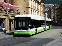 TN Neuch�tel - Hess-Swisstrolley BGT-N2C Nr.146 unterwegs in der Stadt Neuch�tel am 18.05.2011