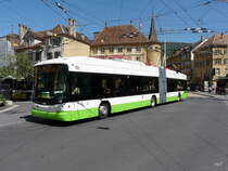 TN Neuchtel - Hess-Swisstrolley BGT-N2C Nr.150 unterwegs in der Stadt Neuchtel am 18.05.2011