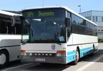 Linie 304 Rostock-Demmin abgestellt in H�he Busbahnhof Rostock Hbf/S�d.(03.06.2011)