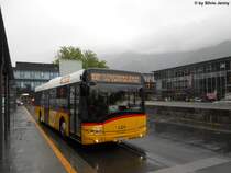 Postauto/Regie Interlaken BE 610 536 (Solaris Urbino 12) am 14.5.2011 beim Bhf. Interlaken Ost. Die Regie Interlaken beschuf im Jahre 2006 6 Solaris-Postautos. Diese berzeugten allerdings im tglichen Betrieb nicht wirklich. Von den 6 Fahrzeugen wurde einer an einen anderen PU weitergegeben, und 4 auf Grantie ersetzt. Ein solch neuer Wagen ist in diesem Bild zu sehen.