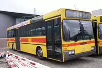 Mercedes O405 der BLT mit der Betriebsnummer 61 auf dem Hof des Depots H�slimatt. Die Aufnahme stammt vom 20.11.2008.