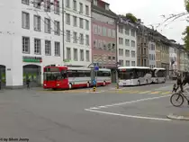W�hrend rechts PU Motrag (im Auftrag von Postauto) ein G�ppel Go4City-Anh�ngerzug testet (ZH 555 811 + ZH 817 561), setzt Stadtbus Winterthur weiterhin auf bew�hrte alte Technik in Form des GTZ 149, der am 8.6.2011 auf der Linie 1 eingesetzt wurde.