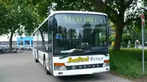 Setra S 315 NF am 10.06.11 in Merzig fotografiert

-Das Fahrzeug stammt aus den ersten Baujahren, denn die  K�HLERBLENDE 
 besitzt noch das alte Setra Zeichen, sowie das bekannte  K im Kreis 