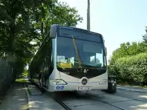 Der Mercedes CapaCity stand am 03.06.2011 an der Endhaltestelle in Johannstadt.