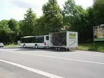 Ein Setra von Peter von Orb in Herchenhain am 12.06.11 mit Fahrrad Anh�nger als Vulkanexpress auf der Linie 95 