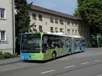 Seit anfangs Juni 2011 wird der Hybryd Testbus 737 von Mercedes auf der Linie 34 getestet. Hier steht er an der Haltestelle Habermatten in Riehen bei Basel. Die Aufnahme stammt vom 14.06.2011. 