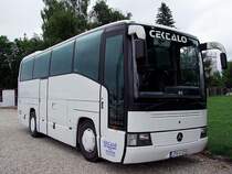 O 404 aus Bosnien und Herzegowina wartet in Ried i.I. auf Fahrg�ste;110414