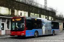 Rheinbahn 7521 (D NM 7521) mit Werbung fr die Polizei NRW. 
Aufgenommen am Bahnhof Wuppertal Vohwinkel, 6.2.2011.