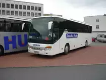 Ein Setra S 415 GT/HD auf dem Parkplatz in Mei�en. Der Bus kommt aus Prag.