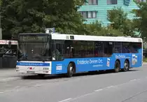 Linie 40 von Travem�nde Strandbahnhof nach L�beck ZOB kurz nach der Ankunft in der Haltestelle L�beck ZOB.(20.06.2011)