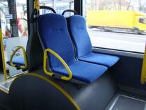 Die Sitzreihe eines Solaris Urbino 18 der HVG in Potsdam. Aufgenommen am 27.12.2007