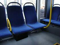 Die Sitzreihe eines Solaris Urbino 18 der HVG in Potsdam. Aufgenommen am 27.12.2007