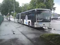 KO-KA 822 ist einer von zwei neuen Mercedes-Benz O530 G, die die Firma  Zickenheiner  extra f�r die Bundesgartenschau in Koblenz kaufte. Zusammen mit Fahrzeug KO-KA 821 fahren beide Fahrzeuge ausschlie�lich die PR Linie  Messe Wallersheim - Kastorkirche . Aufgenommen am 24.6.2011 am Hafen/KO-Kesselheim. 