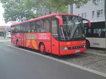SIM-EA 19 ist einer von wenigen Linienbussen der Reisefirma  Rhein-Ahr Reisen . Der Setra S300 f�hrt Werbung die  Provenzial . Aufgenommen am 24.6.2011 am Busparkplatz/Koblenz HBF.