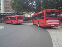 KO-MV 124 und KO-MV 165 sind einige der wenigen Mercedes-Benz O405 N im Fuhrpark der RMV. Aufgenommen am 24.6.2011 am Hauptbahnhof in Koblenz. 