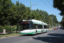 Solaris Trollino 18AC, Obus 051 der BBG-Eberswalde verl�sst die Haltestelle Ackerstra�e am 28.06.2011.

