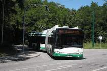 Solaris Trollino 18AC, Obus 053 der BBG-Eberswalde verl�sst die Poratzstra�e Richtung Markt am 28.06.2011.

