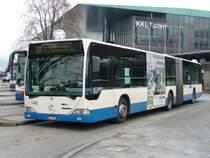 VBL - Der Mercedes Citaro Gelenk-Bus Nr.140  LU 190440 bei der Haltestelle vor dem Bahnhof Luzern am 18.11.2007