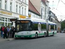 Solaris Trollino auf der Linie 862 nach Brandenburgisches Viertel Kleiner Stern an der Haltestelle Alter Markt.