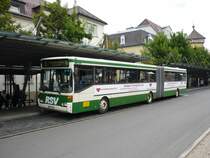 Ein Mercedes-Berz Gelenkbus der Fa. Kurz aus Pliezhauen in Reutlingen am ZOB.