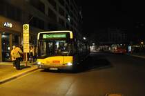 4112 als N8 am S Hackescher Markt am 19.04.2011 um 01:28