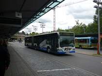 Ein Citaro-Gelenkbua auf der Linie 9 nach Altenburg, am ZOB in Reutlingen, der RSV.