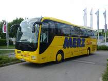 Der MAN der Fa. Merz-Reisen nochmal von vorne in Herrenberg-Gltstein