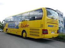 Ein MAN, Lions Coach in Herrenberg -Gltstein der Fa. Merz-Reisen aus Blumberg.