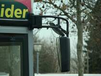 Der Spiegel eines MB O405 Niederflurbus der HVG (NightRider) in Potsdam.