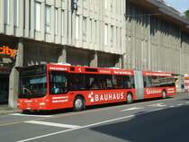 STI Thun - Nr. 122/BE 700'122 - MAN am 9. Juli 2011 in Thun, Marktgasse prov. Haltestelle (mit Vollwerbung f�r  BAUHAUS )