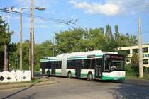 Solaris Trollino 18AC, Obus 054 der BBG-Eberswalde biegt auf den Betriebshof Nordend ab am 16.07.2011. Die Trasse wurde wegen Bauarbeiten der Poratzstra�e neu gebaut.