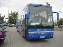 Lange Reisen vor dem Service-Center eineS Gubener Fahrzeugausr�ster in Karl-Marx-Stra�e