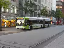 HHA AG Nr. 7153 (Mercedes CitaroII O530GDH Hybrid) am 27.7.2011 beim Rathausplatz
