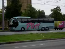 Ein Neoplan Reise Bus in Mannheim am 31.07.11