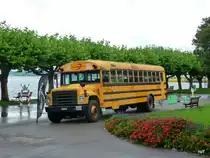Werbebus an der Uferpromenade des Zugersee in Zug am 23.07.2011