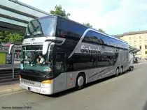 Hier ist ein Setra Reisebus zu sehen. Das Foto habe ich am 07.07.2011 in Saarbr�cken am Hauptbahnhof gemacht.