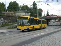 Mercedes-Benz O 405 N (Niederflur-Stadtversion) auf der Linie 94 nach Haltepunkt Niederwartha nahe der Haltestelle Cotta Cossebauder Stra�e.(28.7.2011)