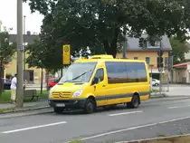 Mercedes-Benz Sprinter auf der Linie 79 nach �bigau an der Haltestelle Mickten.(28.7.2011)